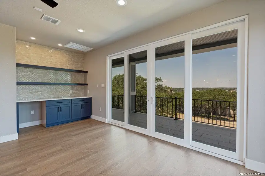 Spacious, unfurnished interior of a new home in , Canyon Lake (Image 19).