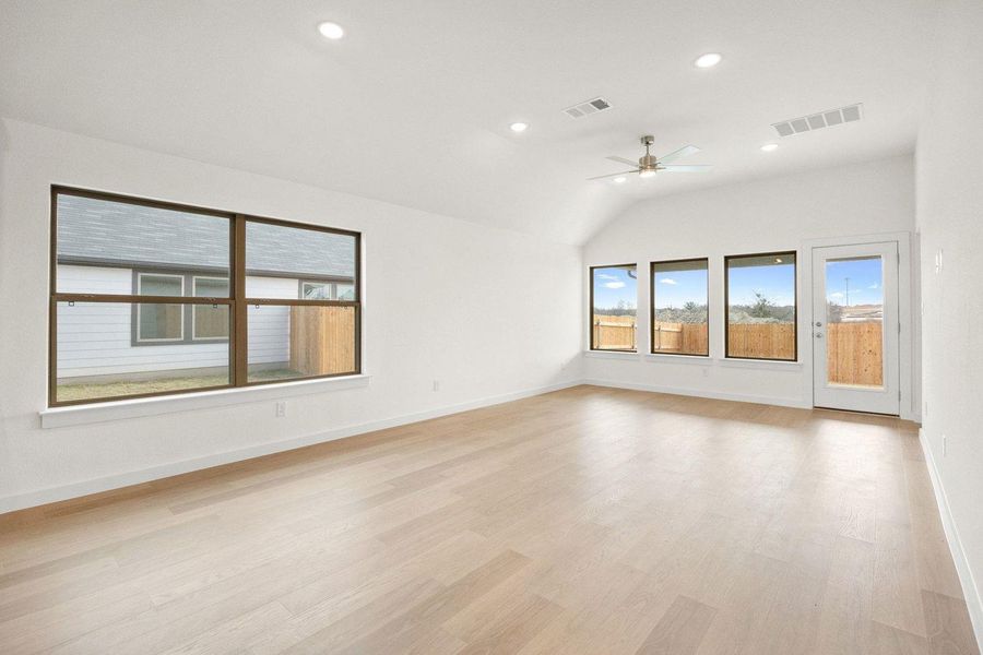 Spacious, unfurnished interior of a new home in Prairie Winds, Hutto (Image 11).