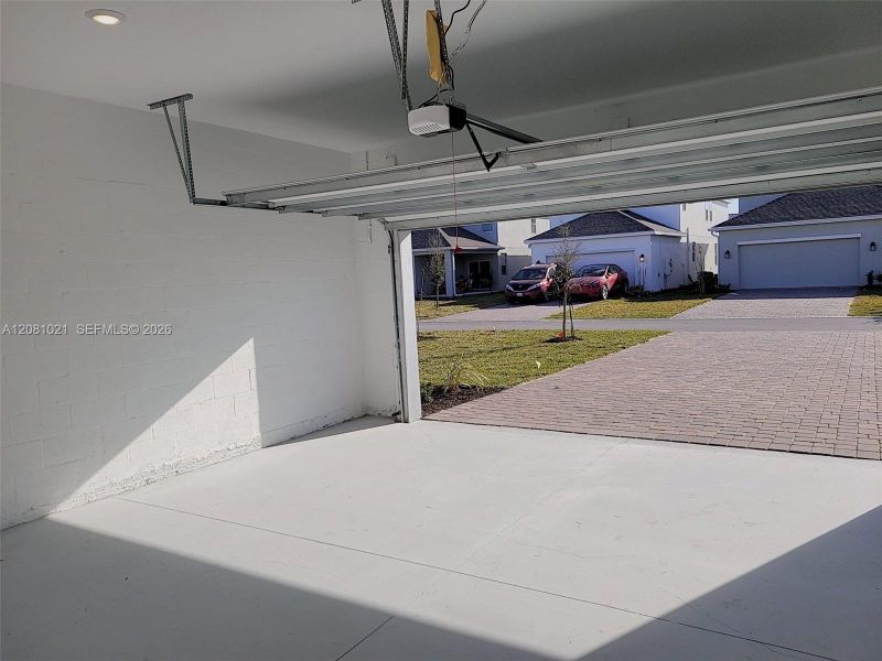 Exterior details and patio area of a home in , Orlando (Image 3).