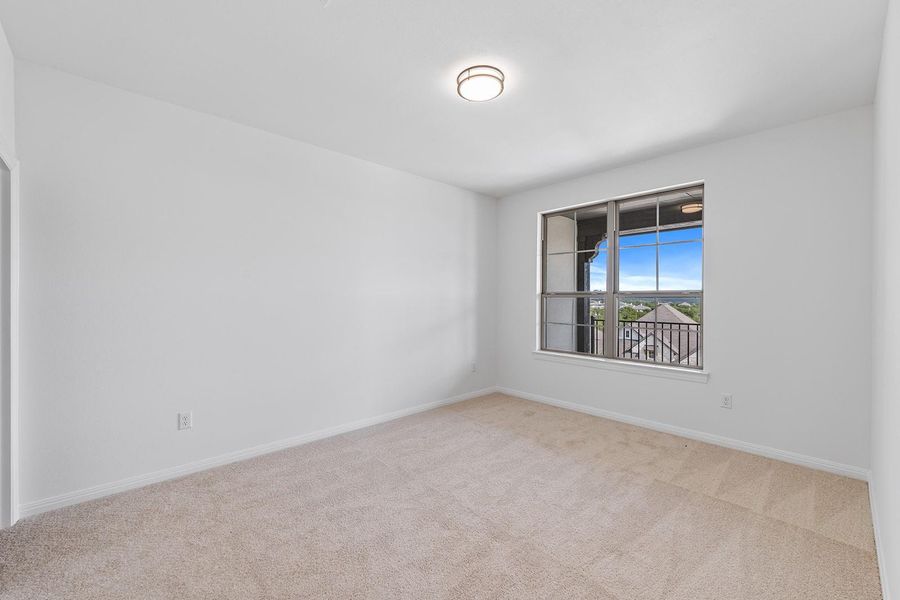 Spacious, unfurnished interior of a new home in The Hollows Canyon - 60', Lago Vista (Image 27).