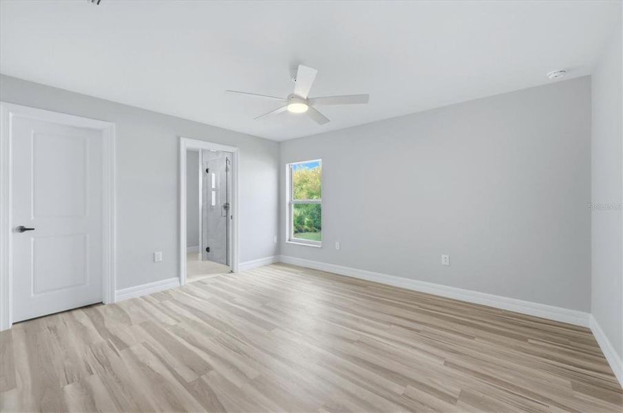 Spacious, unfurnished interior of a new home in , Englewood (Image 13).