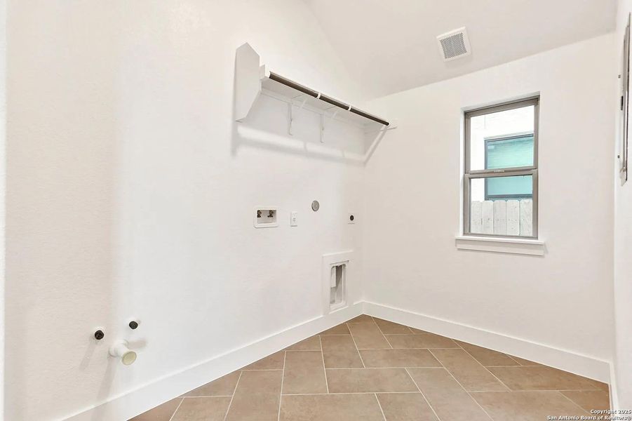 Spacious, unfurnished interior of a new home in Legacy at Lake Dunlap, New Braunfels (Image 37). Spacious, unfurnished interior of a new home in Legacy at Lake Dunlap, New Braunfels (Image 37).