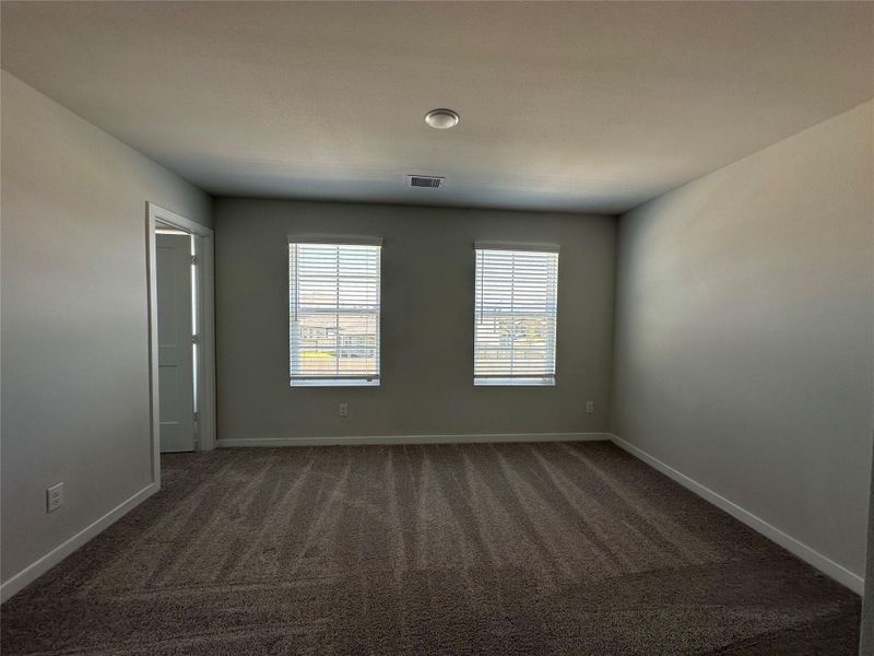 Spacious, unfurnished interior of a new home in Lonestar Collection at Aurora, Katy (Image 27).