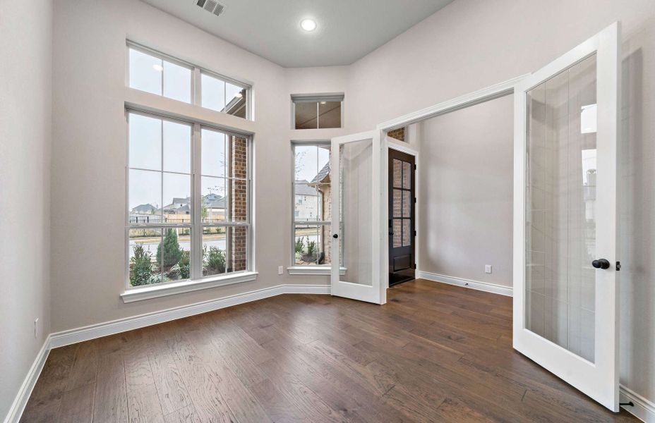 Representative unfurnished interior of a home built from the 3326 by Ravenna Homes in Cross Creek West, Fulshear (Image 21).