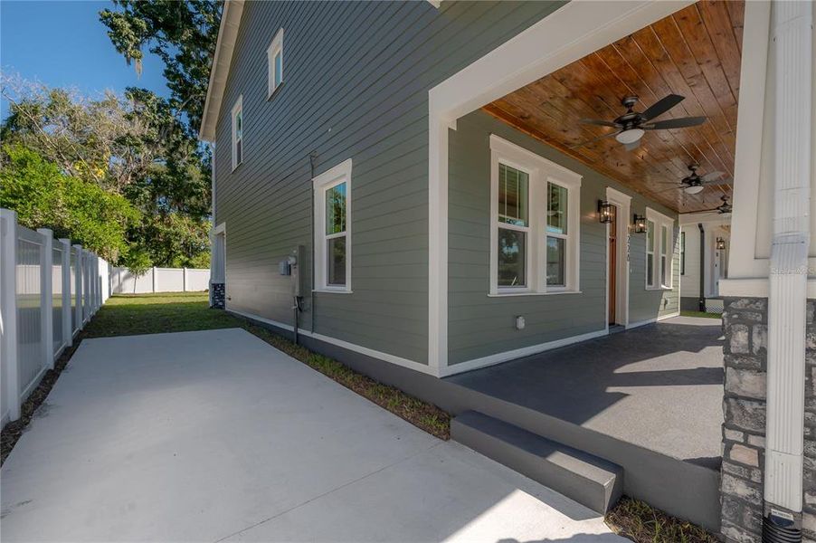 Exterior details and patio area of a home in , Tampa (Image 28).