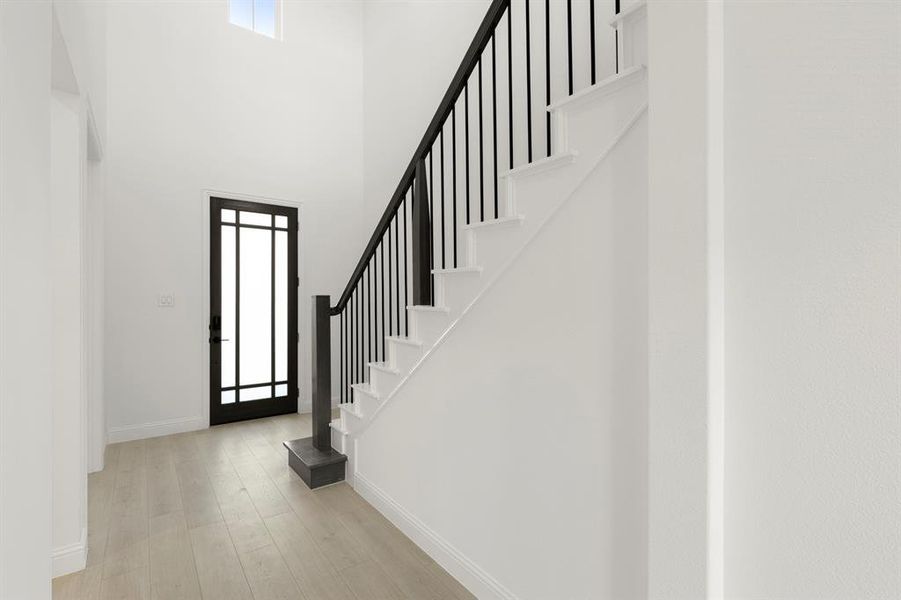 03. 2105 Clairmount - Entry