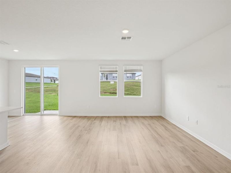 Spacious, unfurnished interior of a new home in The Reserve at Van Oaks, Auburndale (Image 17).