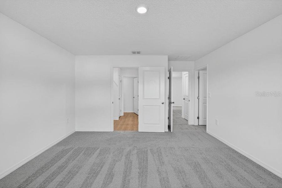 Spacious, unfurnished interior of a new home in Palm Wind, Hudson (Image 19).