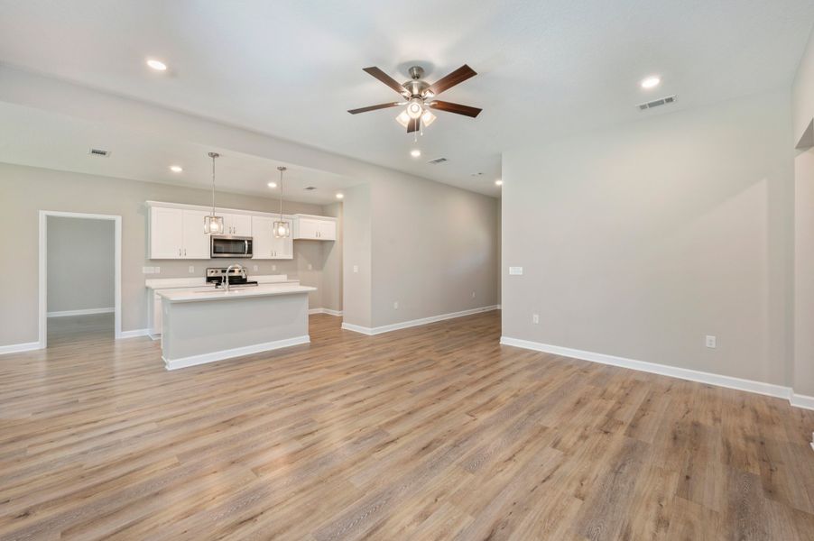 Representative unfurnished interior of a home built from the Sierra by CJL Homes in Oak Hollow, Crestview (Image 11).