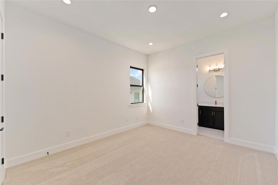 Spacious, unfurnished interior of a new home in , Houston (Image 14).