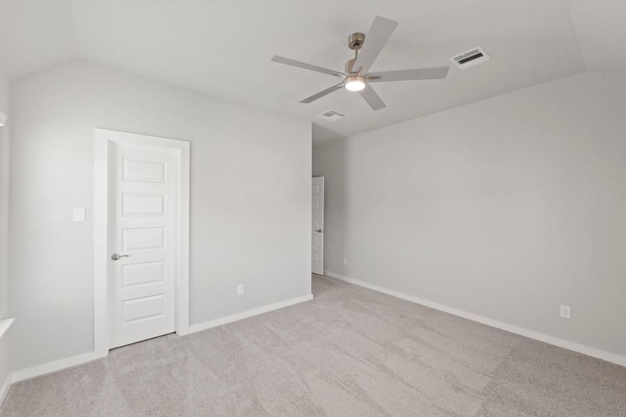 Spacious, unfurnished interior of a new home in Briarwood Crossing, Rosenberg (Image 36).
