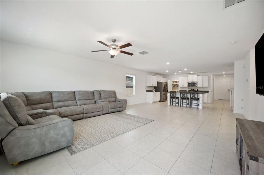 Furnished interior view inside a new home in , Plant City (Image 16).