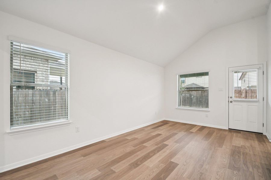 Spacious, unfurnished interior of a new home in Crosswinds, Kyle (Image 13).