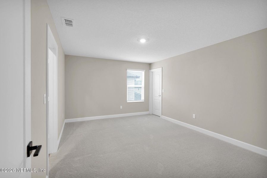 Spacious, unfurnished interior of a new home in Jennings Farm, Middleburg (Image 15).