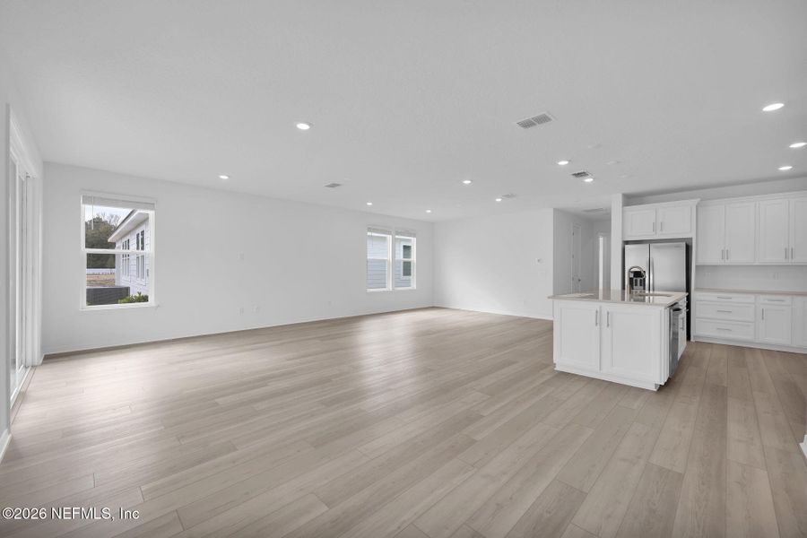 Spacious, unfurnished interior of a new home in Murray Farms, Middleburg (Image 17).