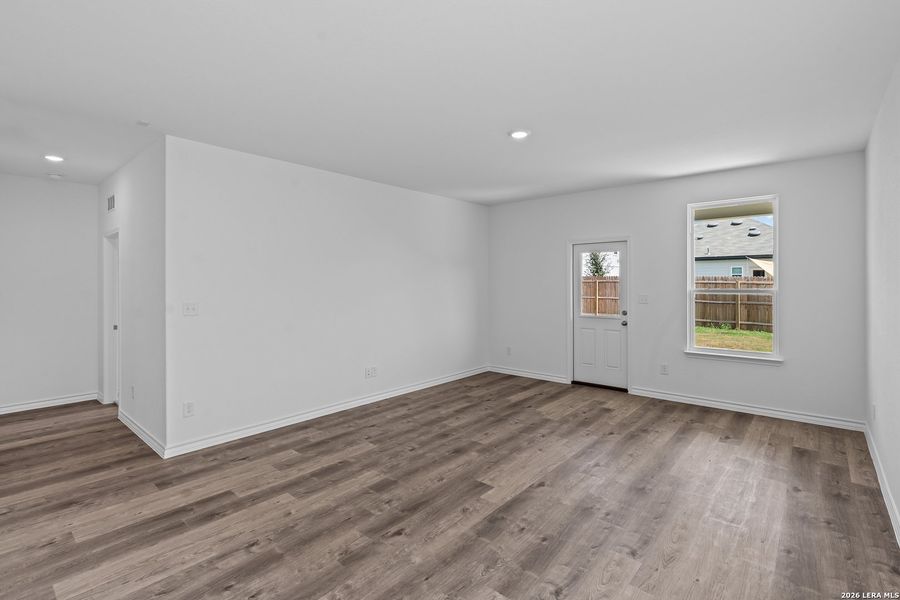Spacious, unfurnished interior of a new home in Horizon Ridge, San Antonio (Image 23).