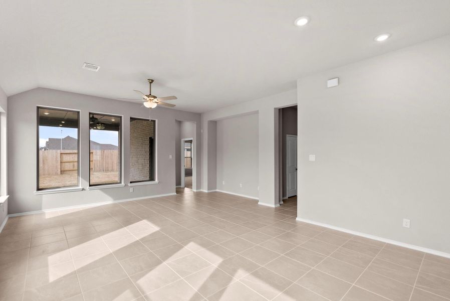 Spacious, unfurnished interior of a new home in Escondido, Magnolia (Image 25).