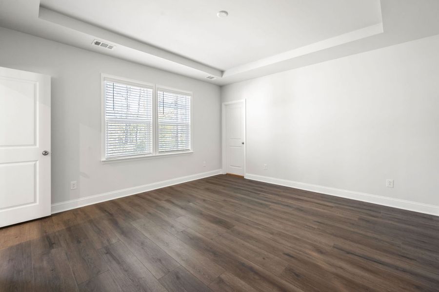 Spacious, unfurnished interior of a new home in Waterways, Richmond Hill (Image 14).