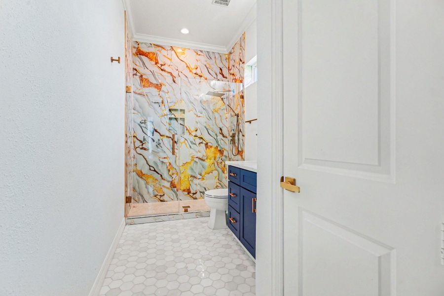 Furnished interior view inside a new home in , Galveston (Image 35).