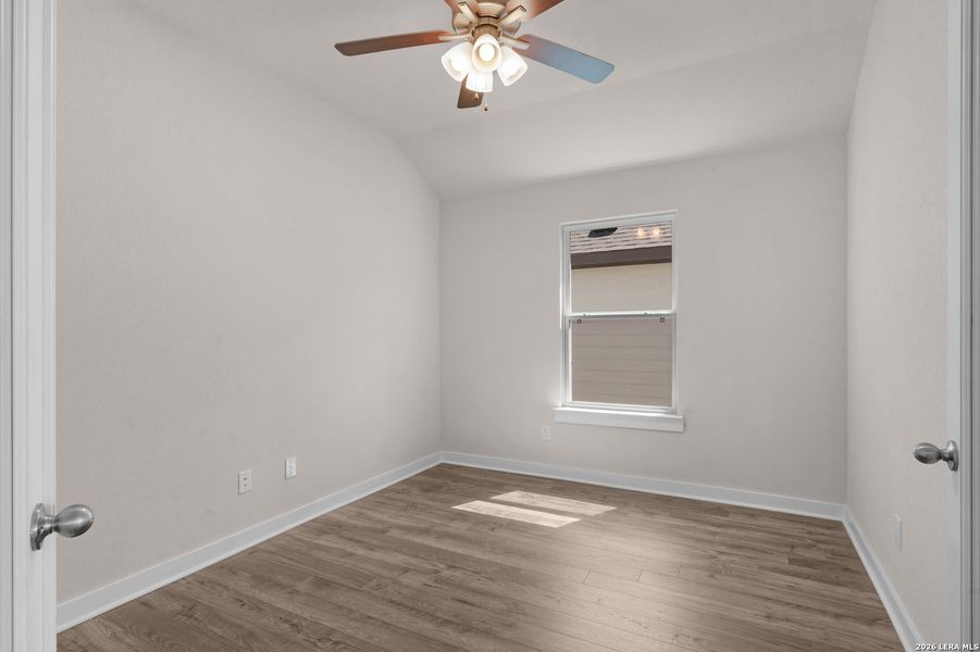 Spacious, unfurnished interior of a new home in Westridge, San Antonio (Image 13).