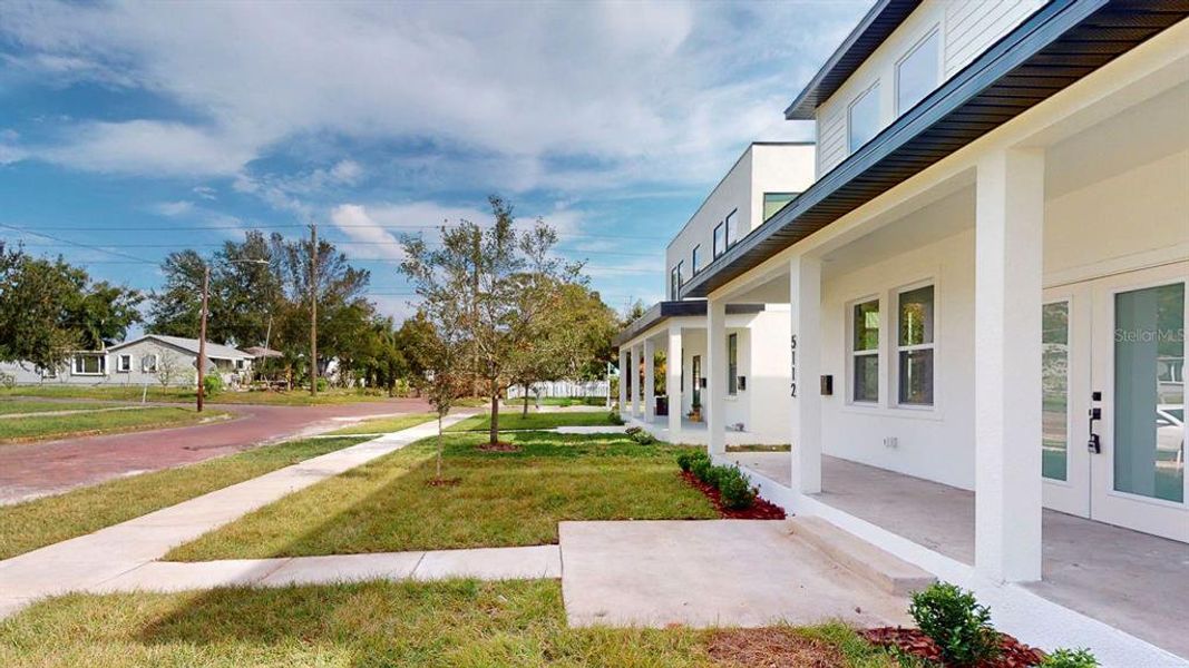 Exterior details and patio area of a home in , St. Petersburg (Image 31).