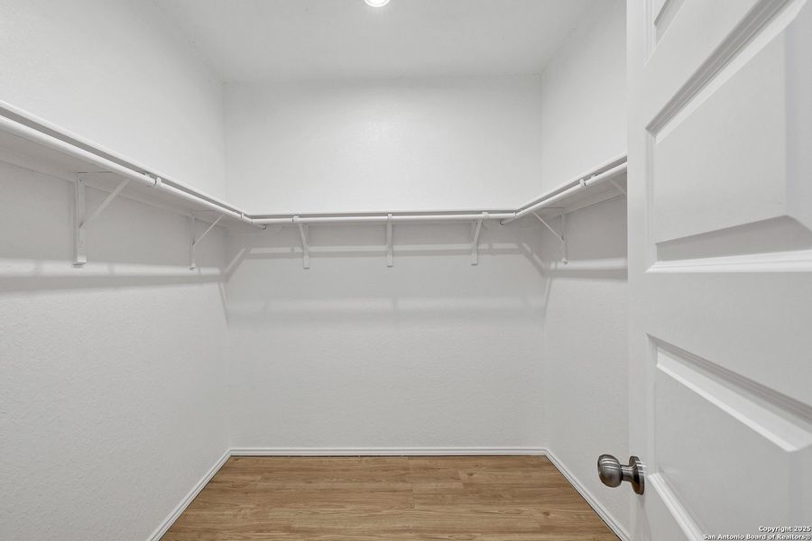 Spacious, unfurnished interior of a new home in Blue Ridge Ranch, San Antonio (Image 13).