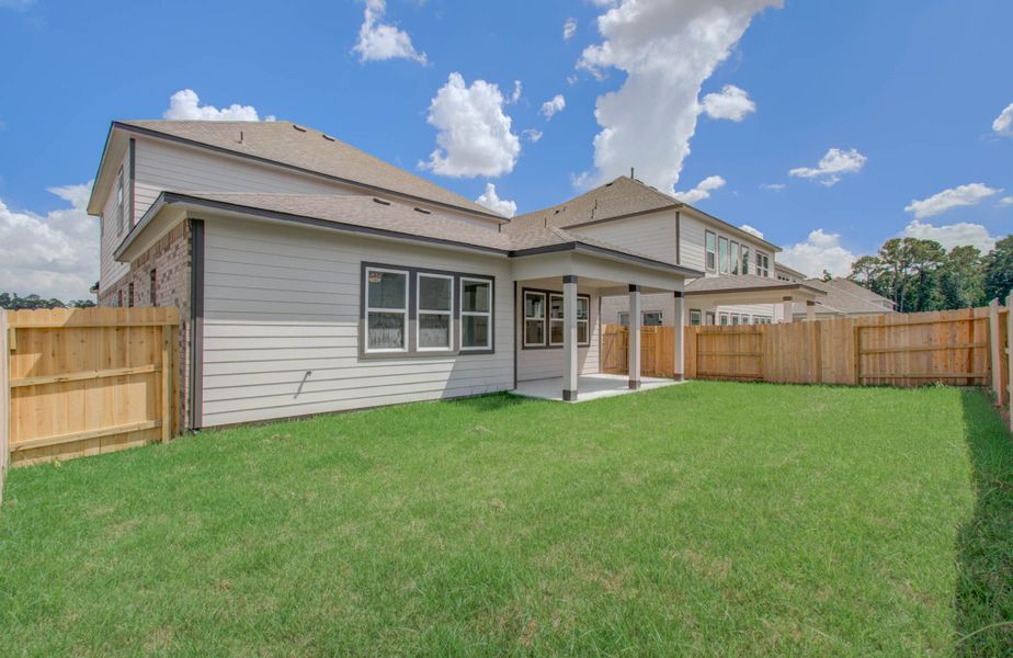 Exterior details and patio area of a home in Harmony Cove, Humble (Image 3).