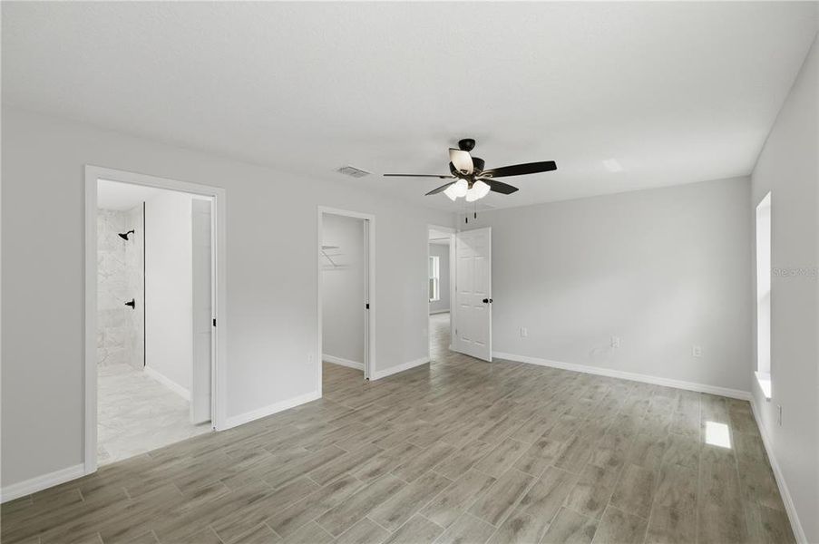 Spacious, unfurnished interior of a new home in , Ocala (Image 14).