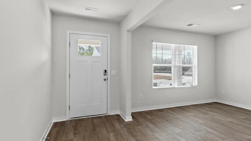 Spacious, unfurnished interior of a new home in Vineyard Trail, Jacksonville (Image 16). Spacious, unfurnished interior of a new home in Vineyard Trail, Jacksonville (Image 16).