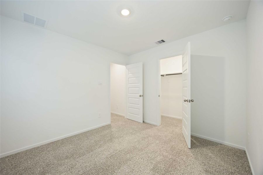 Spacious, unfurnished interior of a new home in Alaia Crossing, Houston (Image 25).