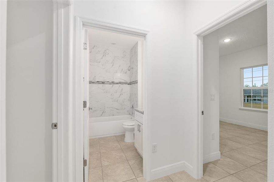 Spacious, unfurnished interior of a new home in , Citrus Springs (Image 34).