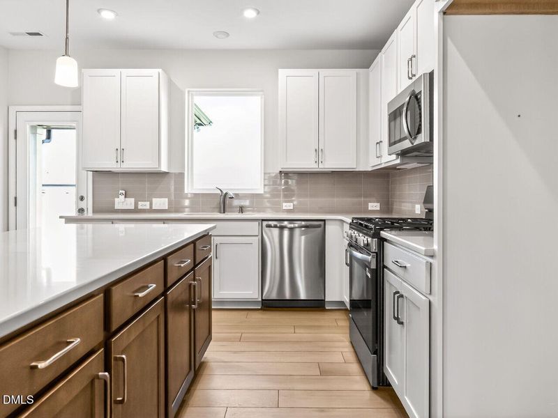 013-1280x960-kitchen