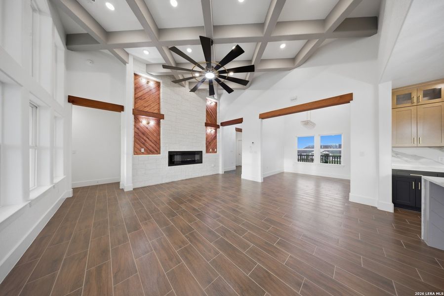 Spacious, unfurnished interior of a new home in , Floresville (Image 16).