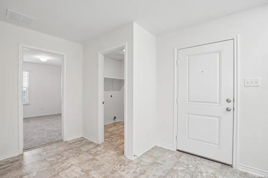 Spacious, unfurnished interior of a new home in Medina Crossing, Von Ormy (Image 37).