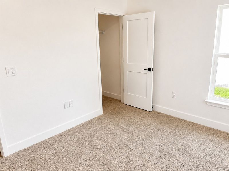 Spacious, unfurnished interior of a new home in Harmony Central, St. Cloud (Image 8).