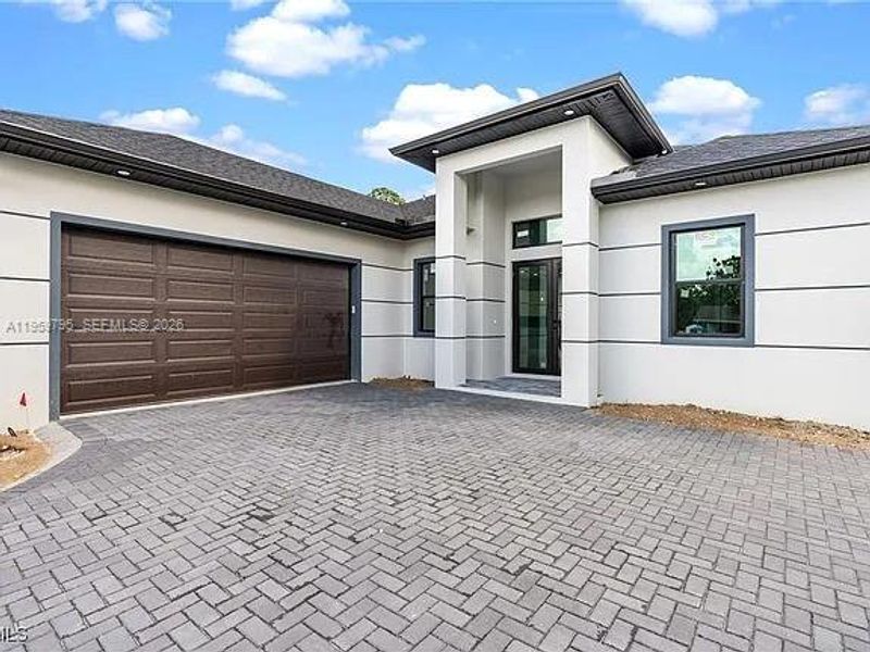 Exterior details and patio area of a home in , Lehigh Acres (Image 4).
