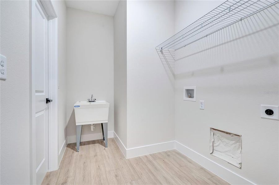 Spacious, unfurnished interior of a new home in , Apopka (Image 34).