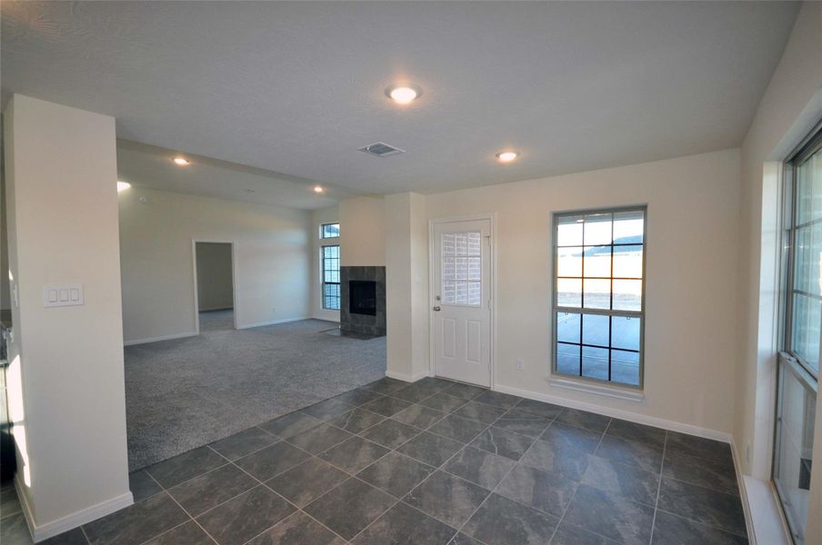 Spacious, unfurnished interior of a new home in Pedregal, League City (Image 31).