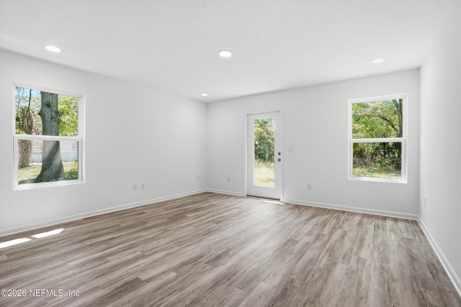 Spacious, unfurnished interior of a new home in , Jacksonville (Image 21).