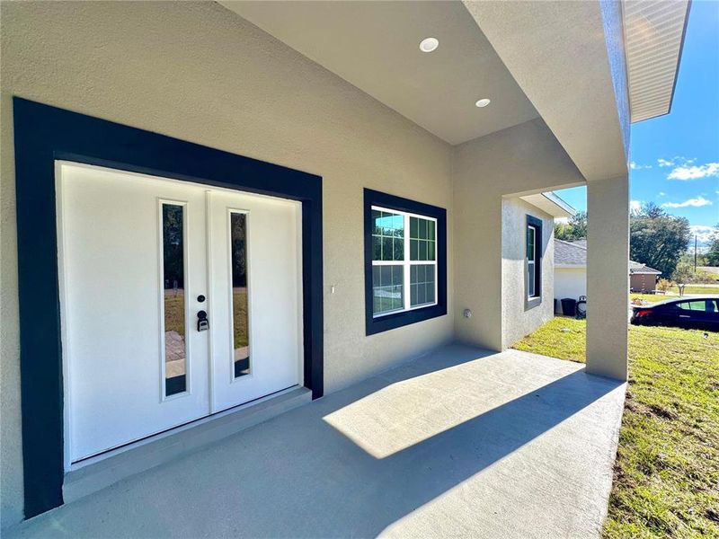 Exterior details and patio area of a home in , Citrus Springs (Image 16).