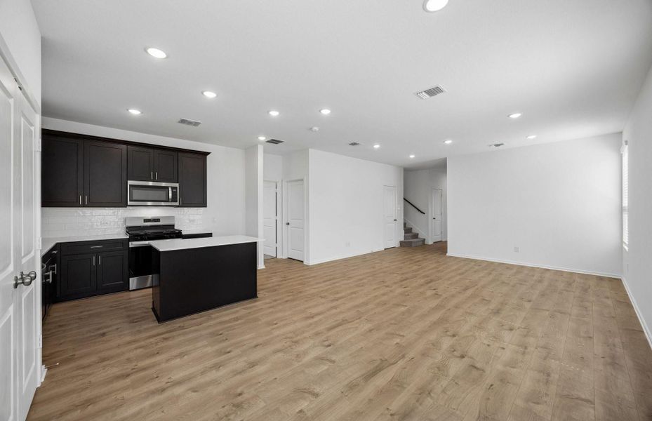 Spacious, unfurnished interior of a new home in Stokesbury, Waller (Image 35). Spacious, unfurnished interior of a new home in Stokesbury, Waller (Image 35).