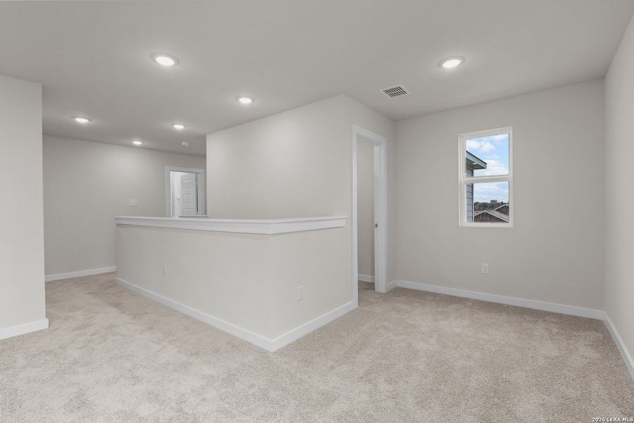 Spacious, unfurnished interior of a new home in Mesa Vista, San Antonio (Image 26).