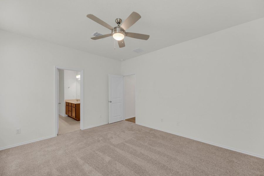 Spacious, unfurnished interior of a new home in Sonterra - Cool Water, Jarrell (Image 28).