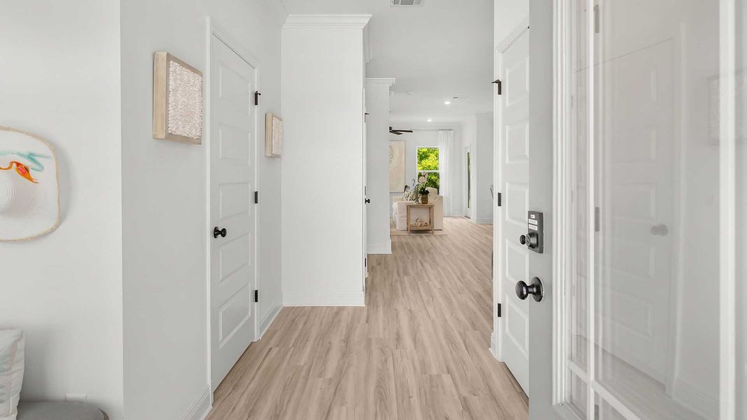 Spacious, unfurnished interior of a new home in Colonial East, Panama City Beach (Image 19). Spacious, unfurnished interior of a new home in Colonial East, Panama City Beach (Image 19).