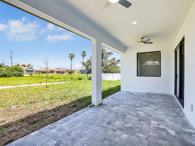 Exterior details and patio area of a home in , Cape Coral (Image 24).