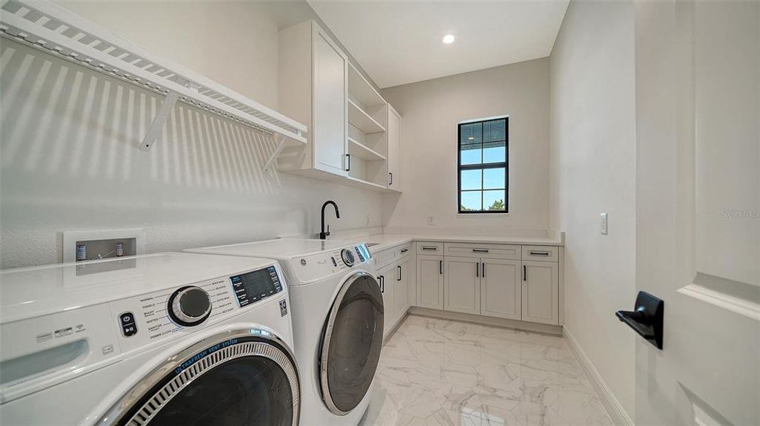 Furnished interior view inside a new home in Tideline, Bradenton (Image 5).