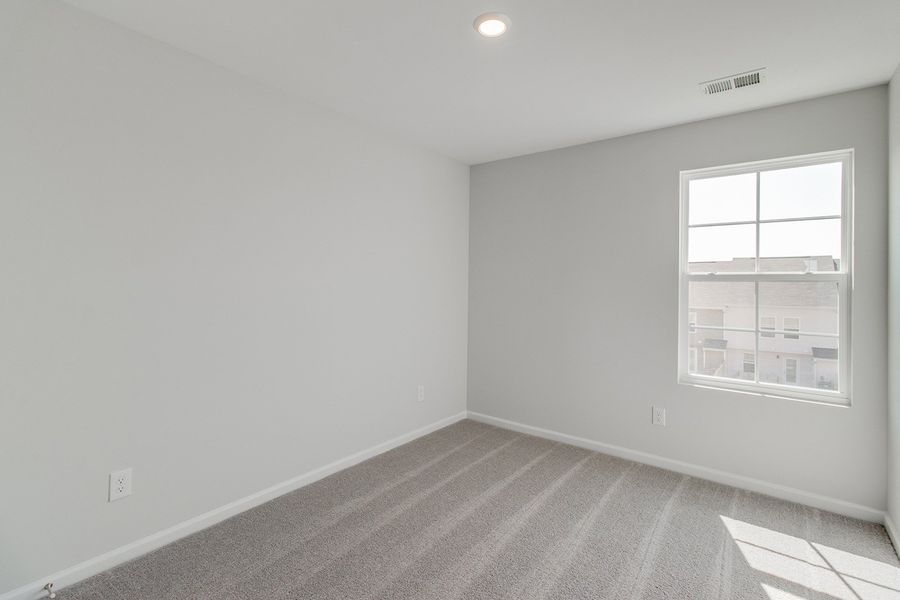 Spacious, unfurnished interior of a new home in Astoria, Columbia (Image 25).