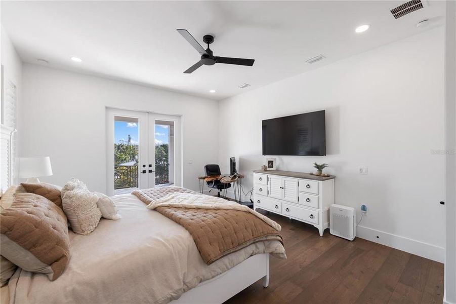 Furnished interior view inside a new home in , Sarasota (Image 72). Furnished interior view inside a new home in , Sarasota (Image 72).