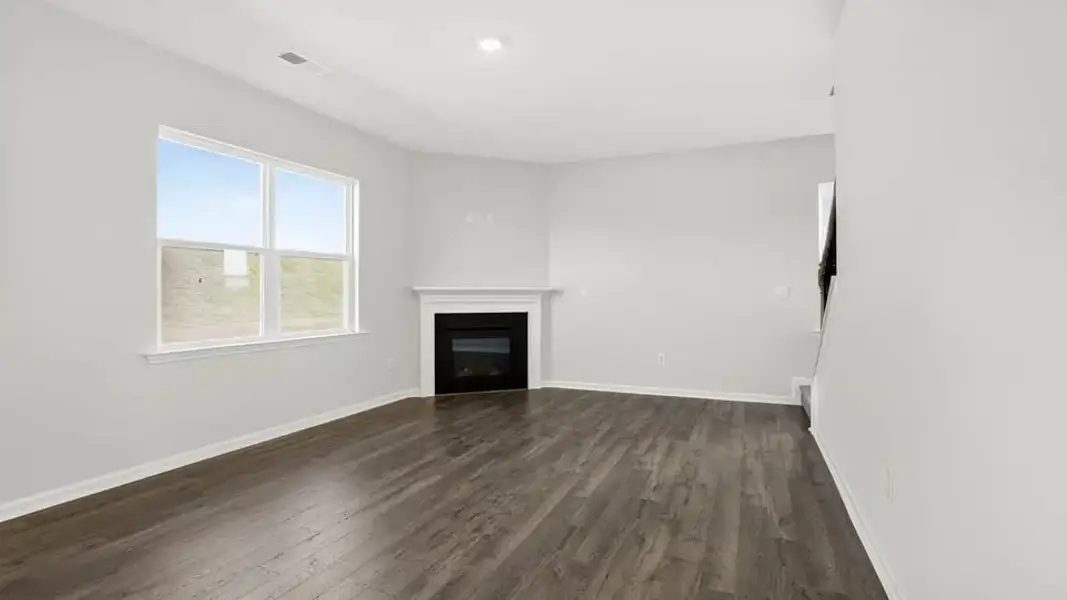 Spacious, unfurnished interior of a new home in Russell Place, Spartanburg (Image 20).