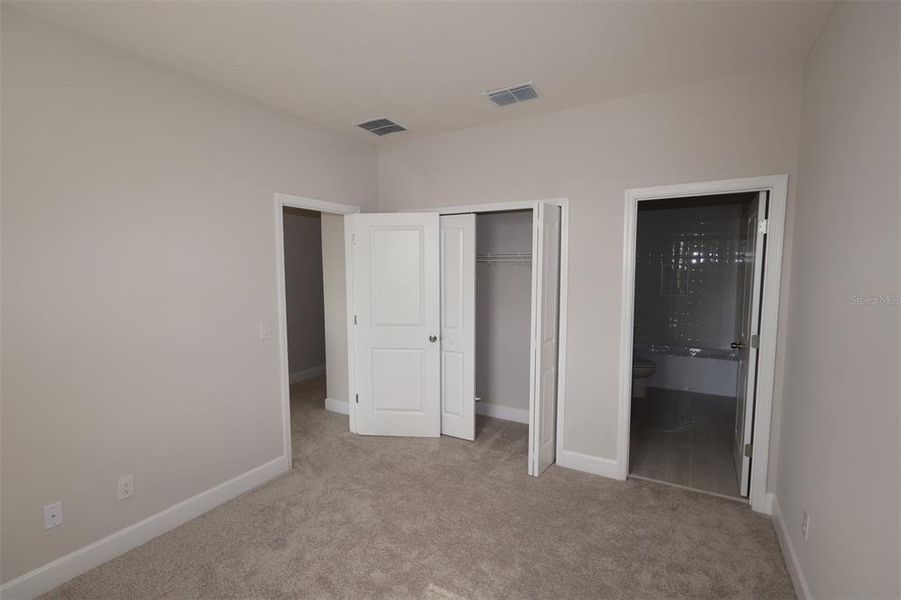 Spacious, unfurnished interior of a new home in Bay Lake Farms, St. Cloud (Image 47).